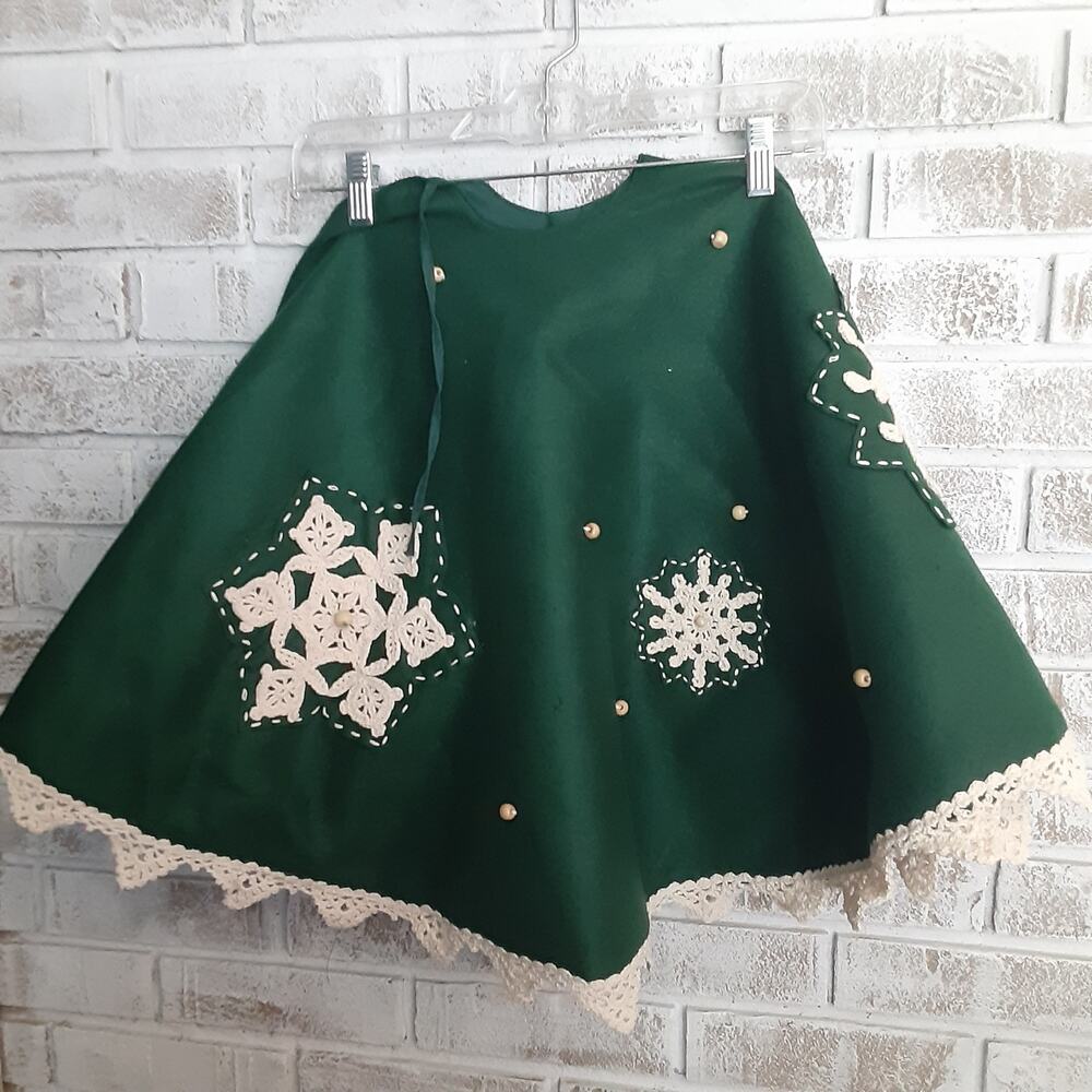 Vintage Green & Crotchet Beaded Applique Christmas Tree Skirt Snowflakes